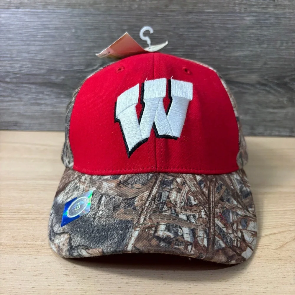 Wisconsin Badgers Hat Cap Strap‎ Back Red Camo NCAA Adjustable NWT *